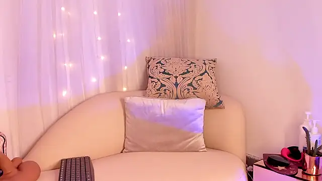 Charlotte  08 online show from 02/20/25, 08:03