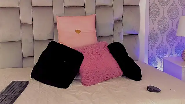 Charlotte  08 online show from 09/24/25, 02:15