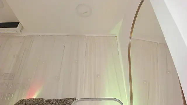 Petite Lucie online show from 01/30/25, 06:54