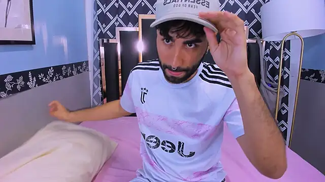 MilanZaire online show from 10/22/25, 12:44