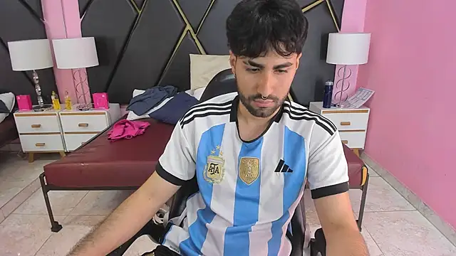 MilanZaire online show from 11/23/25, 10:09