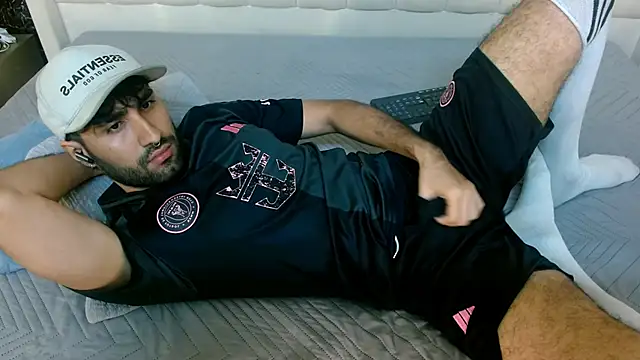 MilanZaire online show from 12/18/25, 01:55