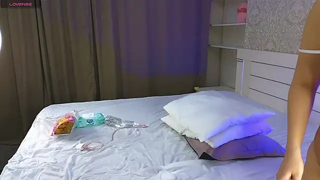 Diana Moon  online show from 11/24/25, 01:16