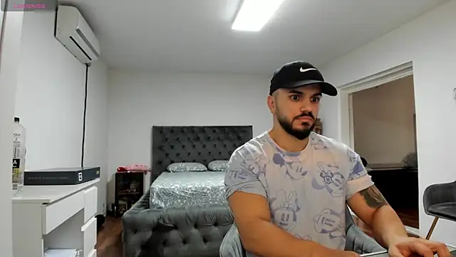 supermanboy94 online show from 11/24/25, 06:35