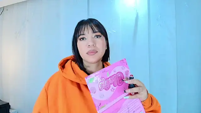 lina bedoya  online show from 09/10/25, 11:32