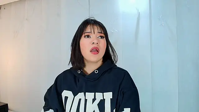 lina bedoya  online show from 09/12/25, 11:32