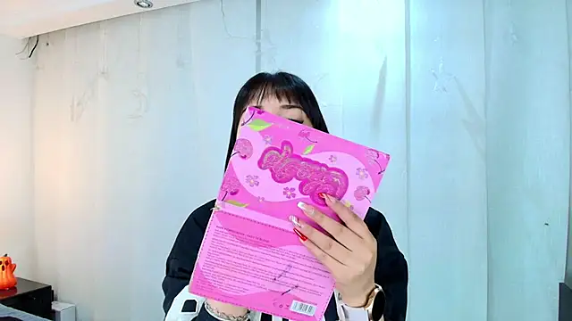 lina bedoya  online show from 10/21/25, 11:33