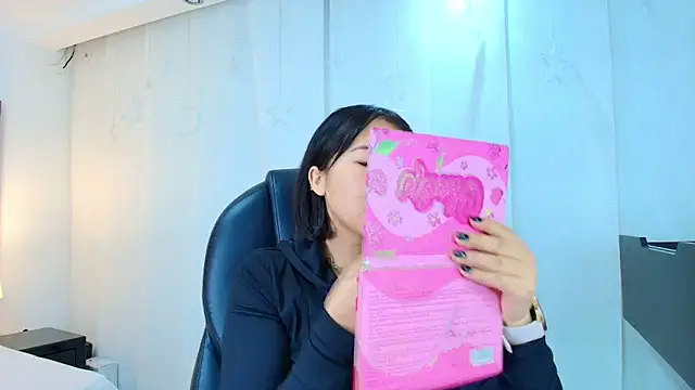 lina bedoya  online show from 11/29/25, 11:35