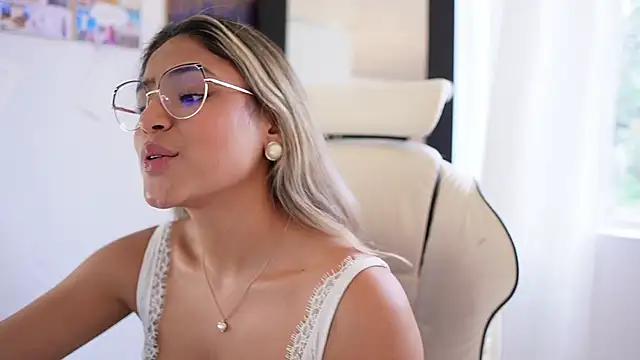 SaraParisi online show from 01/25/25, 09:04