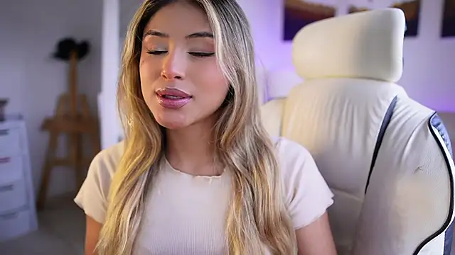 SaraParisi online show from 02/19/25, 09:14