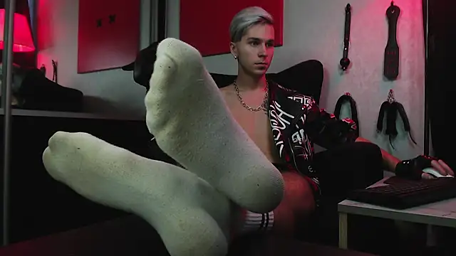 Joseph  Quinn online show from 12/05/24, 12:11