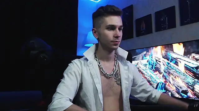 Joseph  Quinn online show from 09/08/25, 04:50