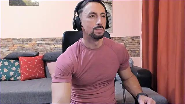 HotHunkTrainer online show from 02/25/25, 05:25