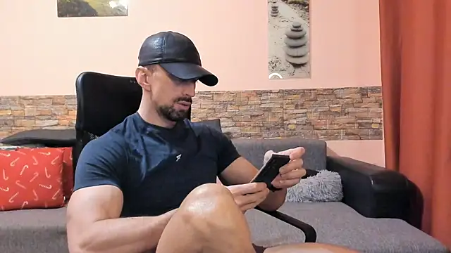 HotHunkTrainer online show from 03/24/26, 08:41