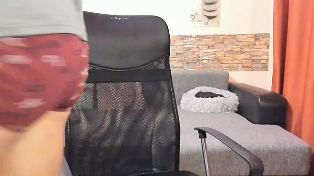 HotHunkTrainer online show from 05/16/26, 08:44