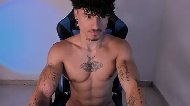 Snapshot of Thomas_Fit1 chatting on 06/24/26, 12:59 Thomas Fit1 online show from 06/24/26, 12:59