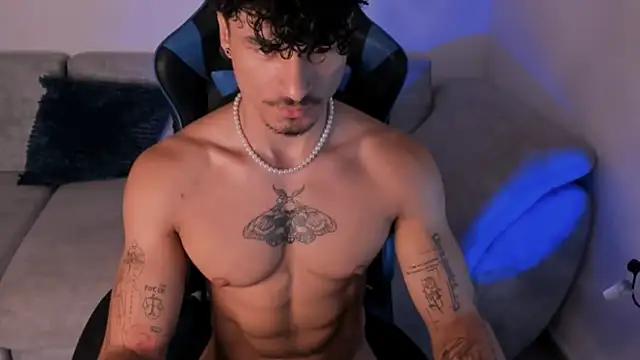 Snapshot of Thomas_Fit1 chatting on 07/01/26, 01:02 Thomas Fit1 online show from 07/01/26, 01:02