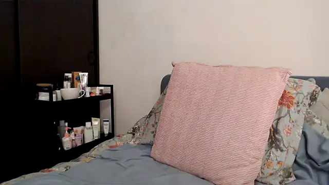 Snapshot of Scarlettford chatting on 03/18/26, 05:27 Scarlettford online show from 03/18/26, 05:27