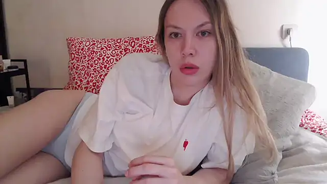 Snapshot of Scarlettford chatting on 05/04/26, 05:31 Scarlettford online show from 05/04/26, 05:31