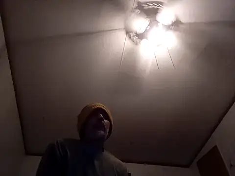 Xoc8  online show from 12/07/24, 09:11