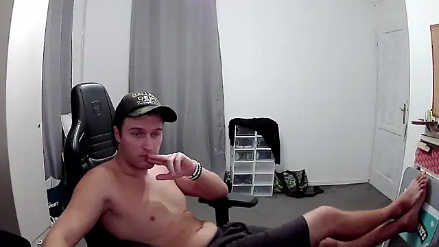 PKrisztian online show from 09/28/25, 04:01