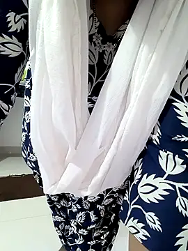 Snapshot of Selina_6 chatting on 12/23/24, 11:57 Selina 6 online show from 12/23/24, 11:57