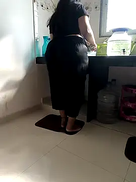 Snapshot of Selina_6 chatting on 02/01/25, 04:14 Selina 6 online show from 02/01/25, 04:14