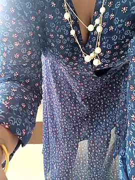 Snapshot of Selina_6 chatting on 02/02/25, 05:10 Selina 6 online show from 02/02/25, 05:10