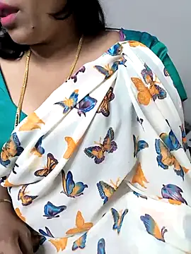 Snapshot of Selina_6 chatting on 03/07/25, 11:07 Selina 6 online show from 03/07/25, 11:07