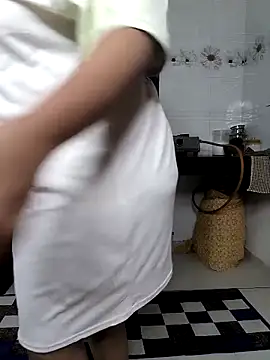 Snapshot of Selina_6 chatting on 09/27/25, 01:38 Selina 6 online show from 09/27/25, 01:38