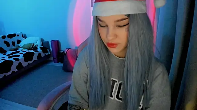 Snapshot of Ledy_WWWII chatting on 12/08/24, 04:18 Ledy WWWII online show from 12/08/24, 04:18