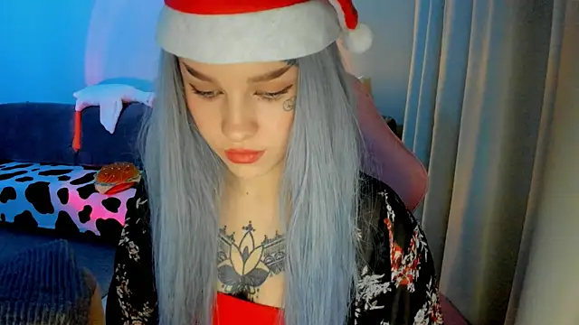 Snapshot of Ledy_WWWII chatting on 12/10/24, 05:44 Ledy WWWII online show from 12/10/24, 05:44