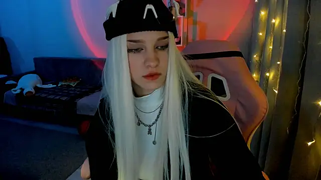 Snapshot of Ledy_WWWII chatting on 12/26/24, 02:37 Ledy WWWII online show from 12/26/24, 02:37