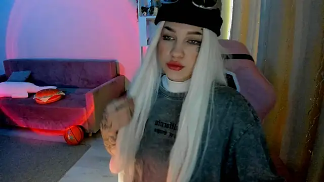 Snapshot of Ledy_WWWII chatting on 12/27/24, 12:45 Ledy WWWII online show from 12/27/24, 12:45