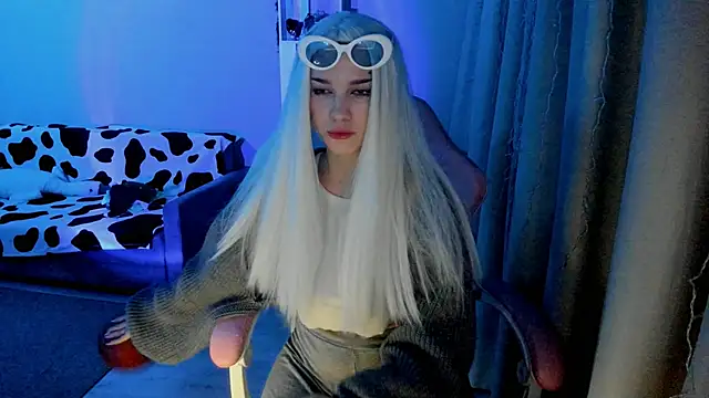 Snapshot of Ledy_WWWII chatting on 01/05/25, 04:16 Ledy WWWII online show from 01/05/25, 04:16