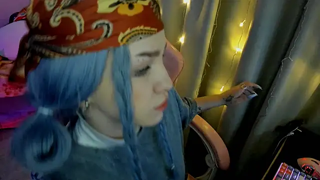 Snapshot of Ledy_WWWII chatting on 01/11/25, 02:58 Ledy WWWII online show from 01/11/25, 02:58