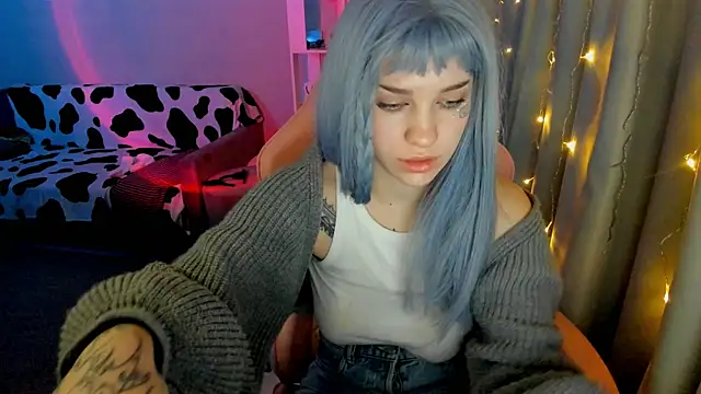 Snapshot of Ledy_WWWII chatting on 01/18/25, 01:08 Ledy WWWII online show from 01/18/25, 01:08