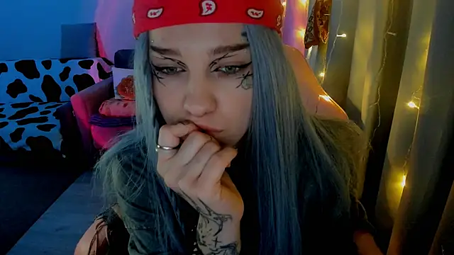 Snapshot of Ledy_WWWII chatting on 01/19/25, 03:42 Ledy WWWII online show from 01/19/25, 03:42