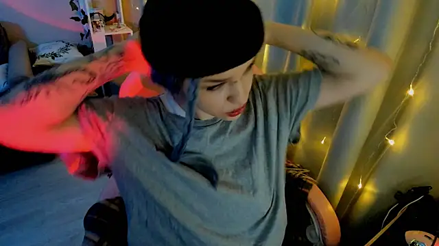 Snapshot of Ledy_WWWII chatting on 01/30/25, 04:34 Ledy WWWII online show from 01/30/25, 04:34