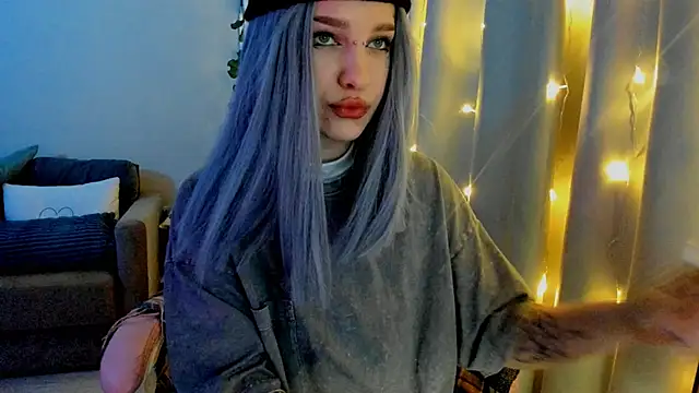 Snapshot of Ledy_WWWII chatting on 02/02/25, 04:54 Ledy WWWII online show from 02/02/25, 04:54