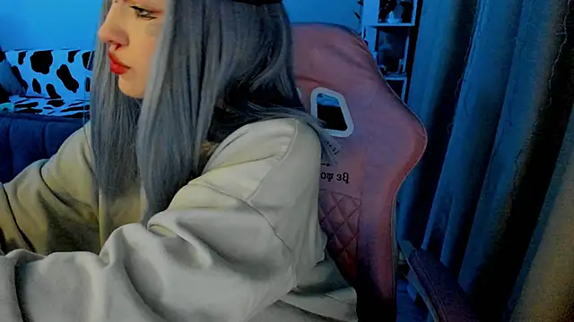 Snapshot of Ledy_WWWII chatting on 02/04/25, 03:15 Ledy WWWII online show from 02/04/25, 03:15