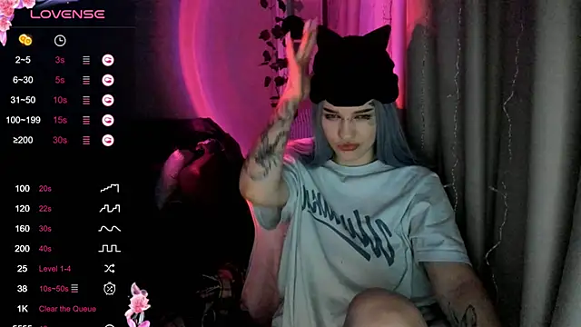 Snapshot of Ledy_WWWII chatting on 02/15/25, 06:55 Ledy WWWII online show from 02/15/25, 06:55