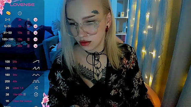 Snapshot of Ledy_WWWII chatting on 03/07/25, 04:11 Ledy WWWII online show from 03/07/25, 04:11