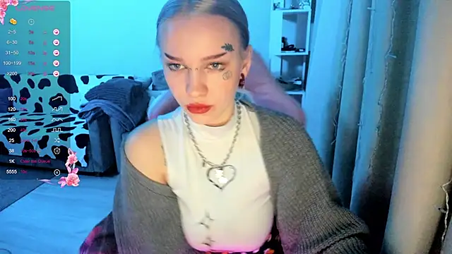 Snapshot of Ledy_WWWII chatting on 03/11/25, 04:18 Ledy WWWII online show from 03/11/25, 04:18