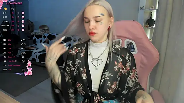 Snapshot of Ledy_WWWII chatting on 03/15/25, 10:13 Ledy WWWII online show from 03/15/25, 10:13