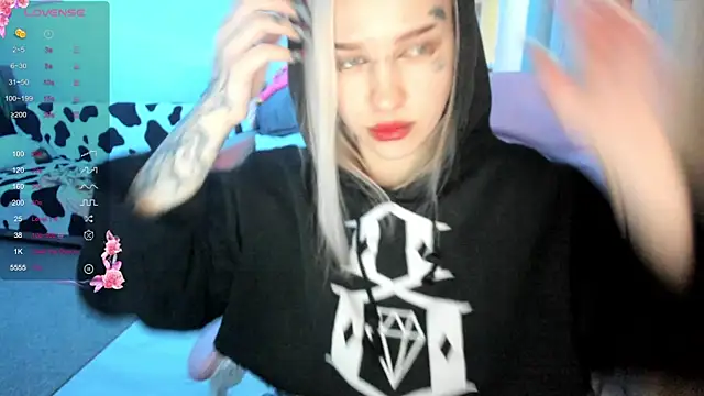 Snapshot of Ledy_WWWII chatting on 03/19/25, 03:19 Ledy WWWII online show from 03/19/25, 03:19