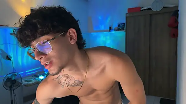 Kisan Smith online show from 02/13/26, 01:56