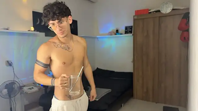 Kisan Smith online show from 02/19/26, 03:24