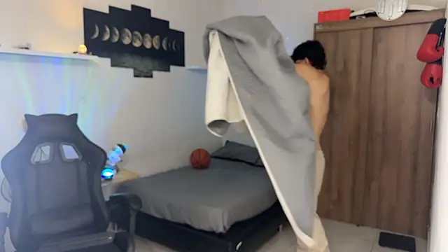 Kisan Smith online show from 02/23/26, 03:48