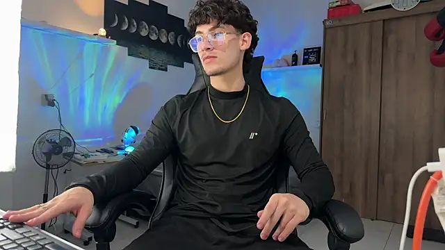 Kisan Smith online show from 03/04/26, 01:33